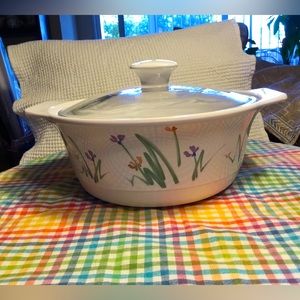 1.75 Qt Round Covered Casserole Sketch Book by MIKASA
